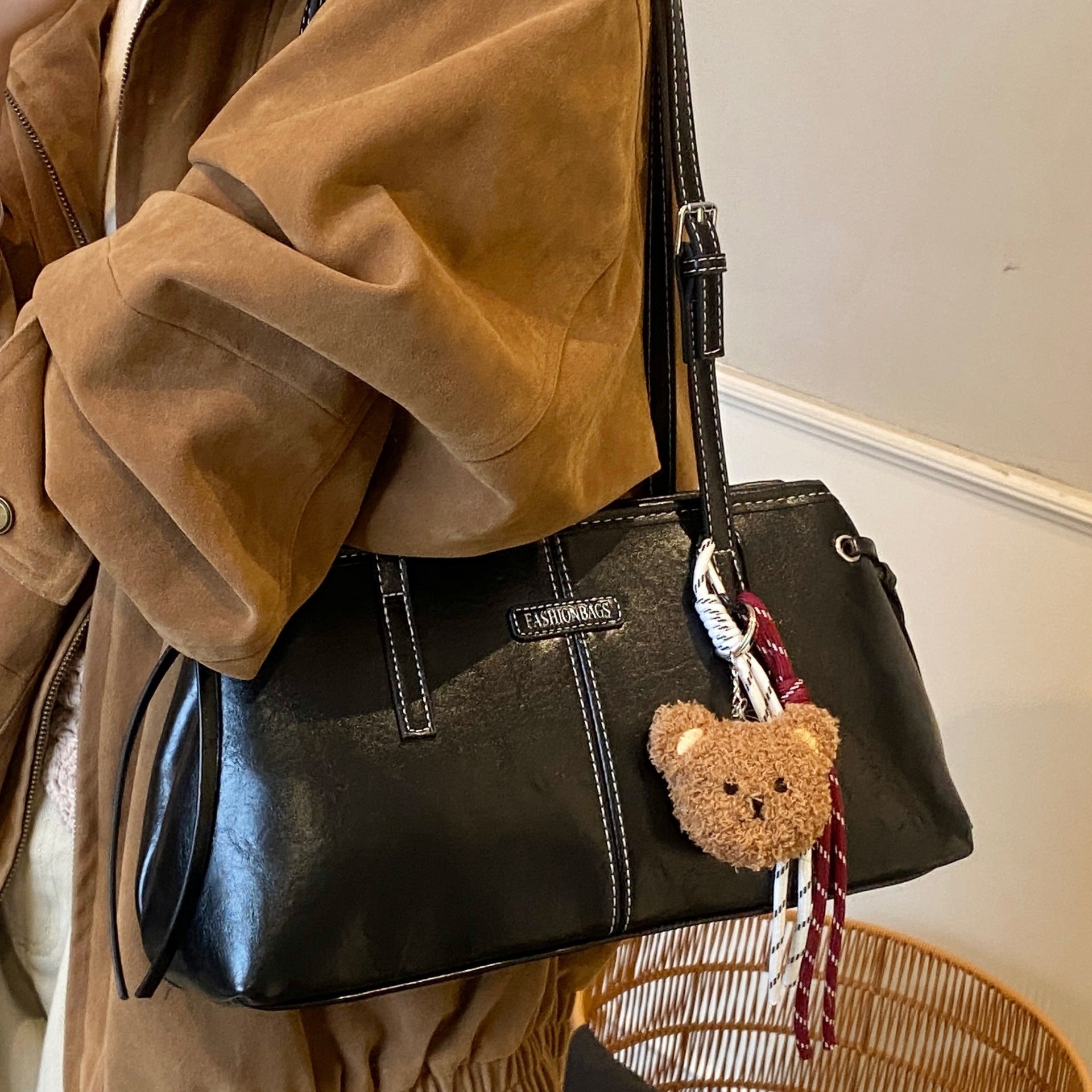 Fashionable Retro Minimalist Women’s Shoulder Bag – Vintage Simple Style Crossbody Handbag for Daily Use