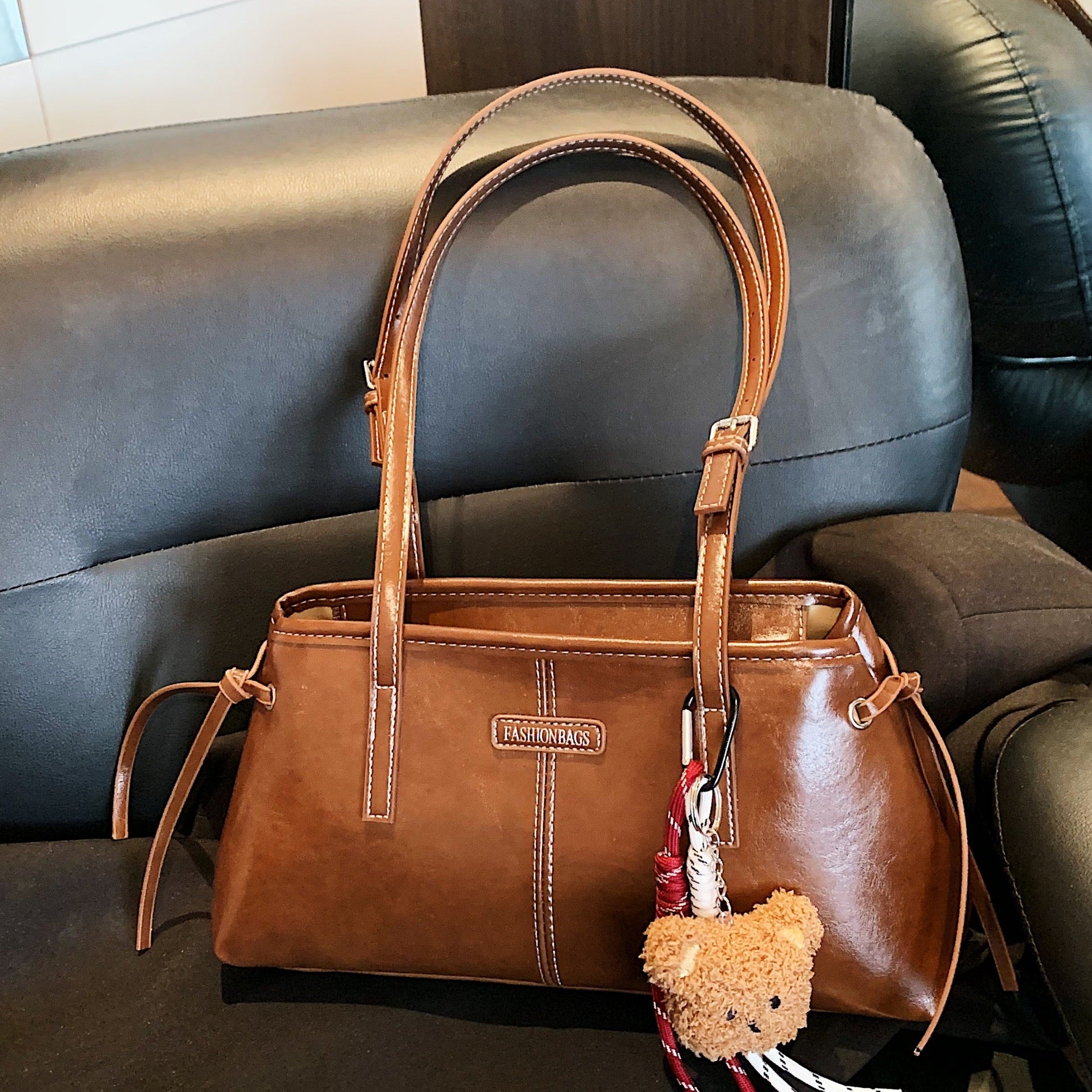 Fashionable Retro Minimalist Women’s Shoulder Bag – Vintage Simple Style Crossbody Handbag for Daily Use