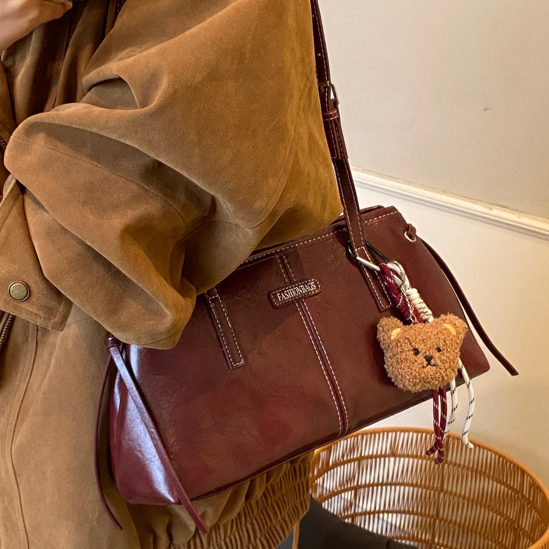 Fashionable Retro Minimalist Women’s Shoulder Bag – Vintage Simple Style Crossbody Handbag for Daily Use